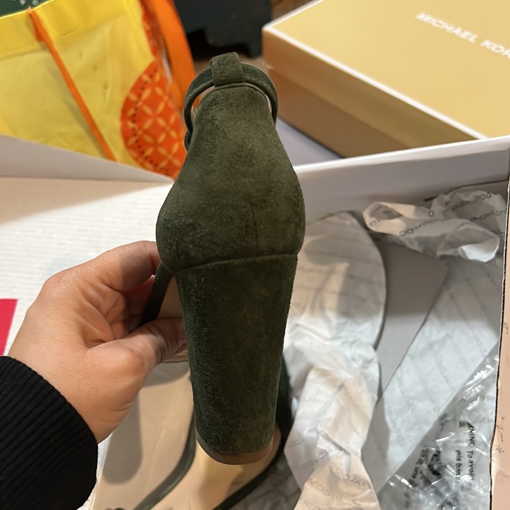Aldo suede size 6 ankle strap heel - Picture 5 of 5